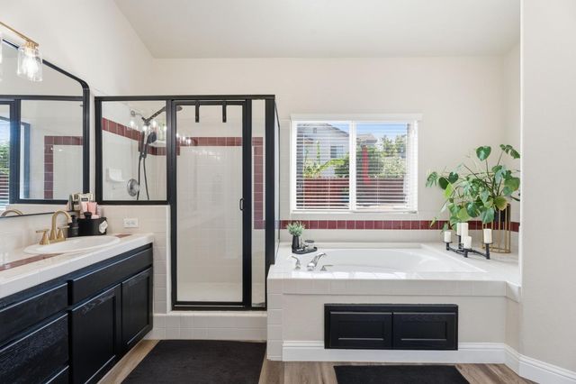 2850 N Apricot Avenue, Fresno, CA 93727
