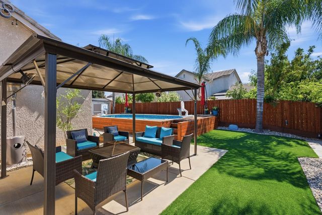 2850 N Apricot Avenue, Fresno, CA 93727