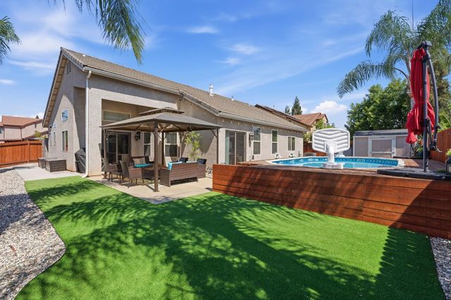 2850 N Apricot Avenue, Fresno, CA 93727