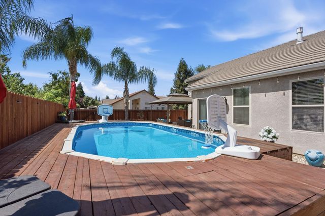 2850 N Apricot Avenue, Fresno, CA 93727