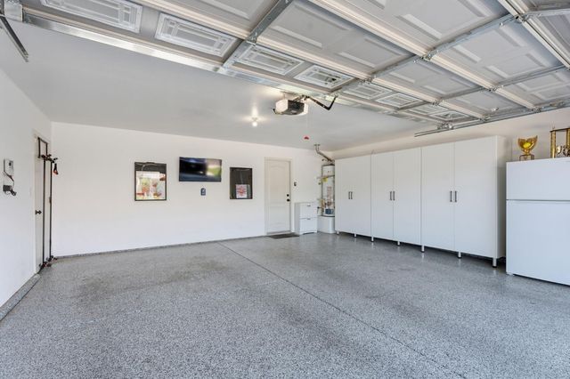 2850 N Apricot Avenue, Fresno, CA 93727