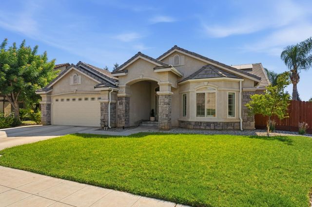 2850 N Apricot Avenue, Fresno, CA 93727