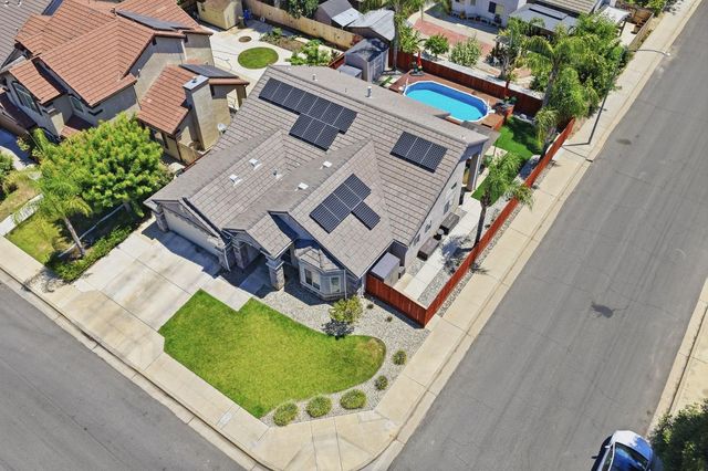 2850 N Apricot Avenue, Fresno, CA 93727