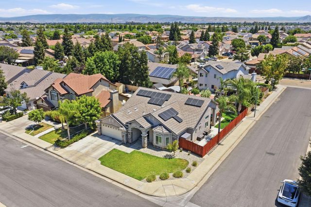 2850 N Apricot Avenue, Fresno, CA 93727