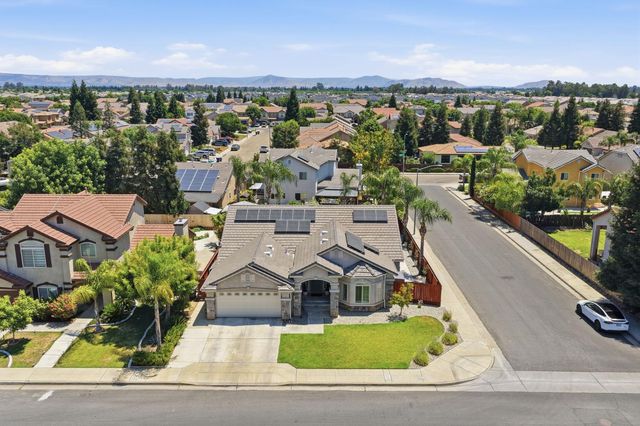 2850 N Apricot Avenue, Fresno, CA 93727