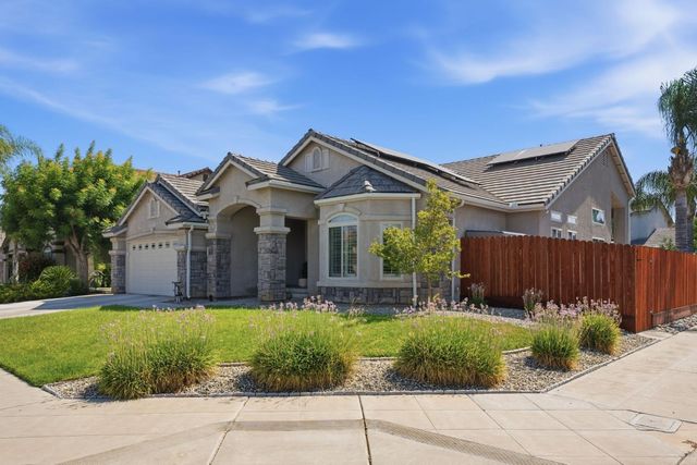 2850 N Apricot Avenue, Fresno, CA 93727