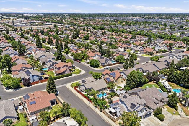2850 N Apricot Avenue, Fresno, CA 93727