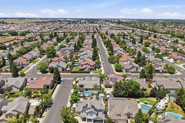 2850 N Apricot Avenue, Fresno, CA 93727
