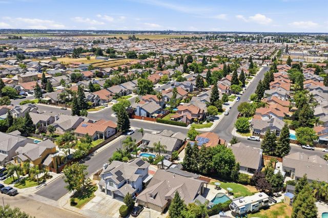 2850 N Apricot Avenue, Fresno, CA 93727