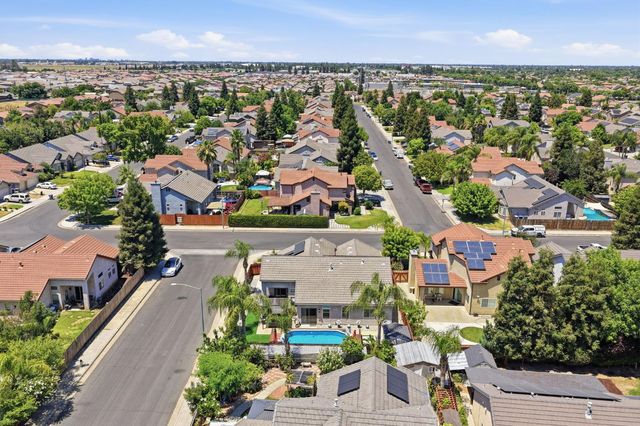 2850 N Apricot Avenue, Fresno, CA 93727