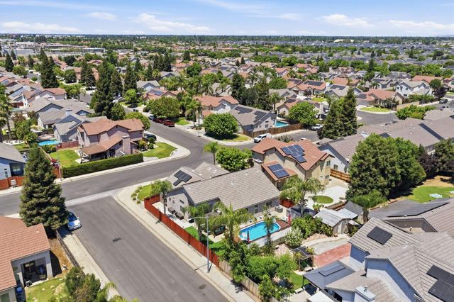 2850 N Apricot Avenue, Fresno, CA 93727