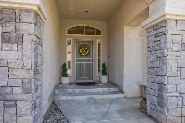 2850 N Apricot Avenue, Fresno, CA 93727