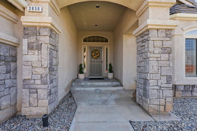 2850 N Apricot Avenue, Fresno, CA 93727