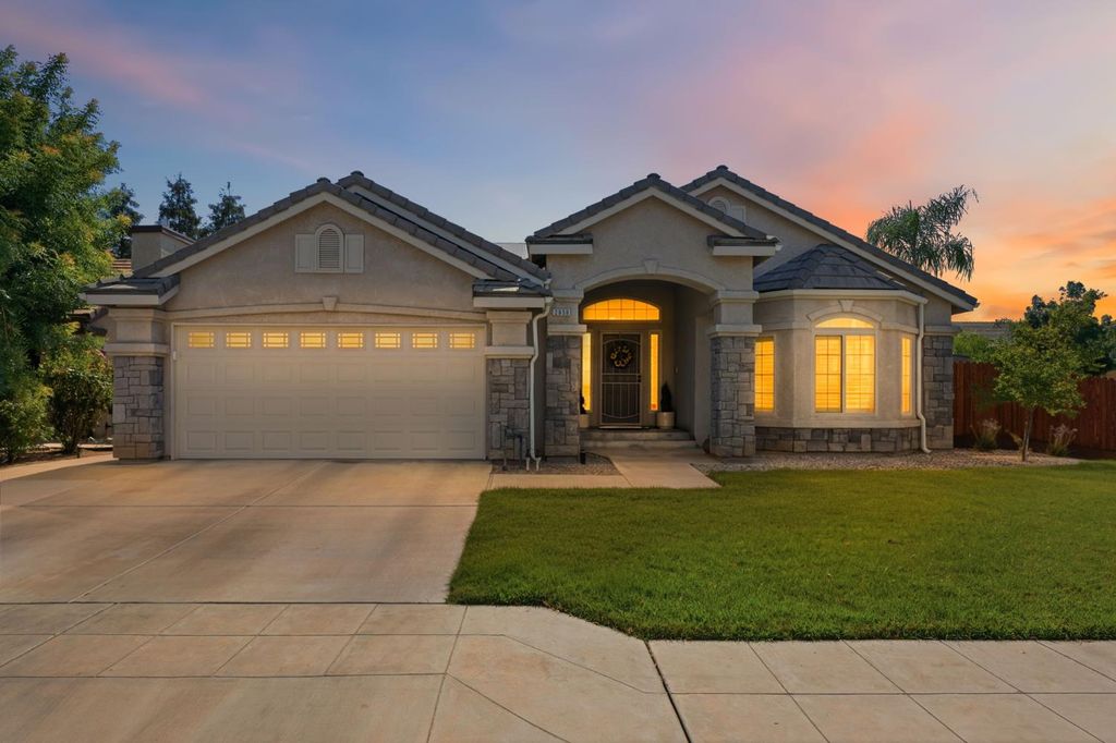 2850 N Apricot Avenue, Fresno, CA 93727