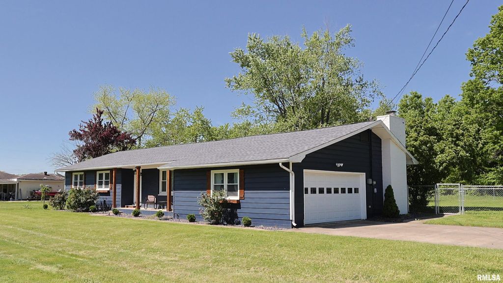 Image 1 of property listing at 4229 Radio Tower Road, Salem, IL 62881