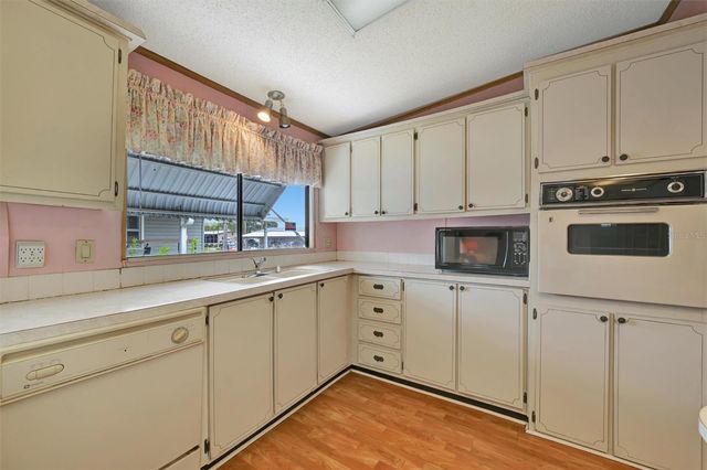 236 N SAINT THOMAS CIRCLE, Apollo Beach, FL 33572