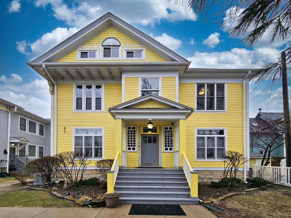 617 South Boulevard E, Oak Park, IL 60302