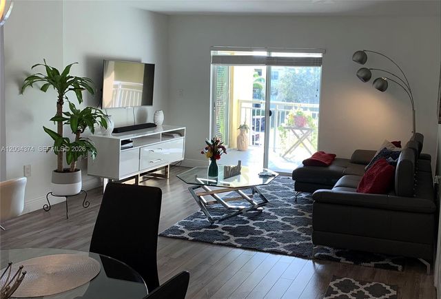 8660 SW 212th St 305, Cutler Bay, FL 33189