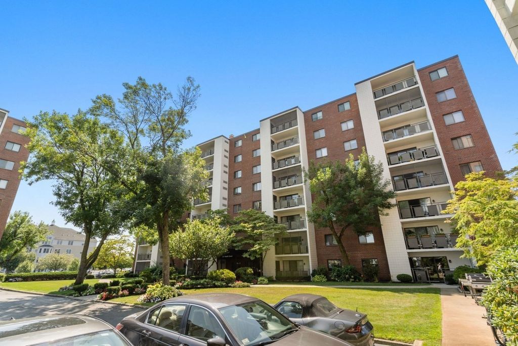 22 Ninth Street 102, Medford, MA 02155