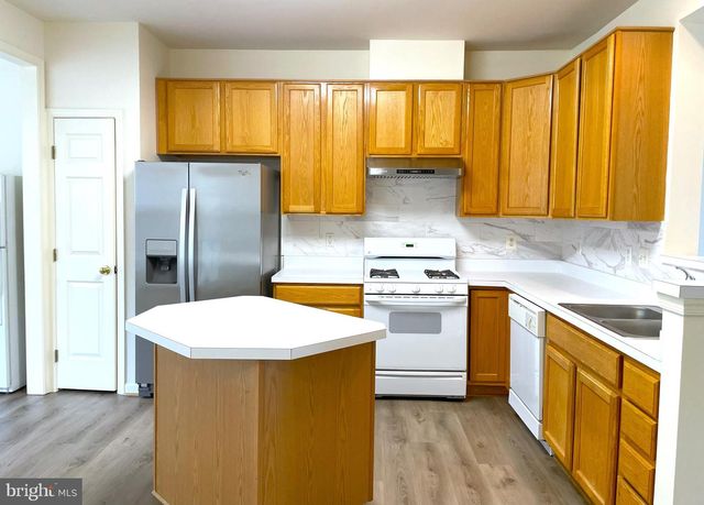 2540 BANSHIRE DR, Herndon, VA 20171