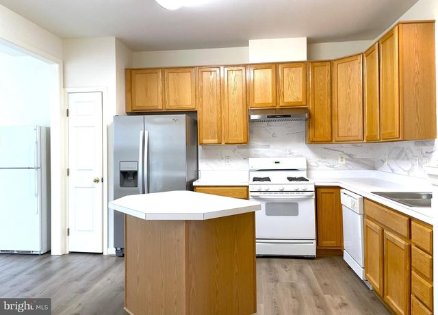 2540 BANSHIRE DR, Herndon, VA 20171