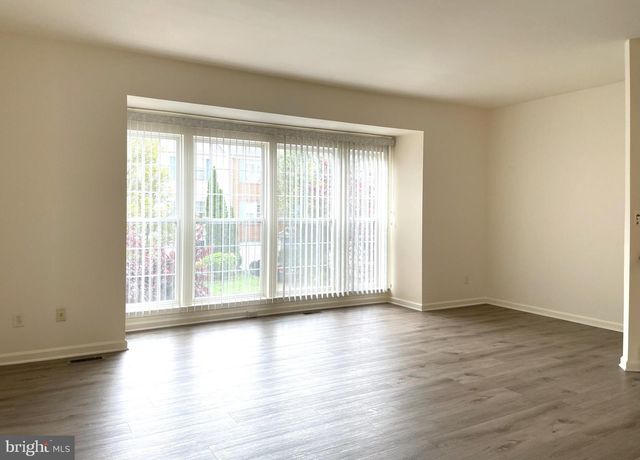 2540 BANSHIRE DR, Herndon, VA 20171
