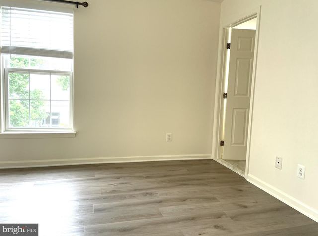 2540 BANSHIRE DR, Herndon, VA 20171