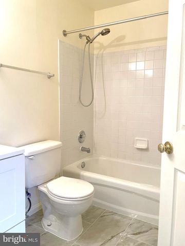 2540 BANSHIRE DR, Herndon, VA 20171