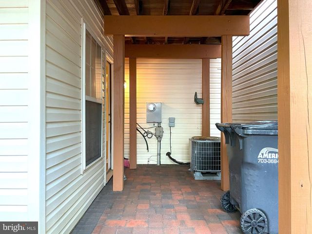 2540 BANSHIRE DR, Herndon, VA 20171