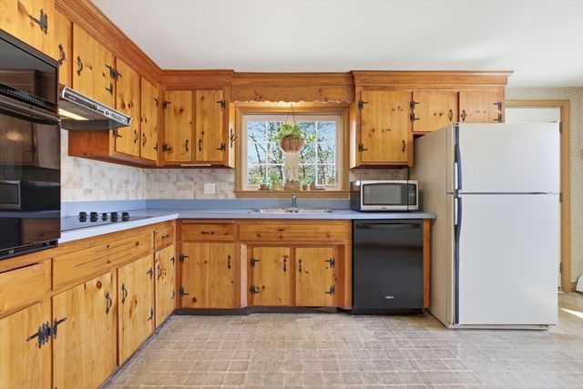 32 Hathaway Road, Wilmington, MA 01887