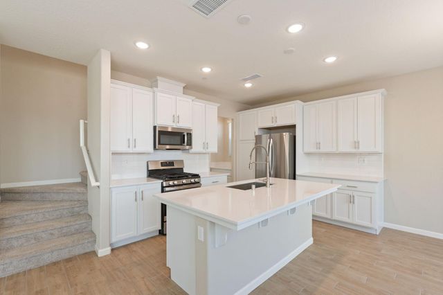 1109 Royalty Way W, Madera, CA 93636