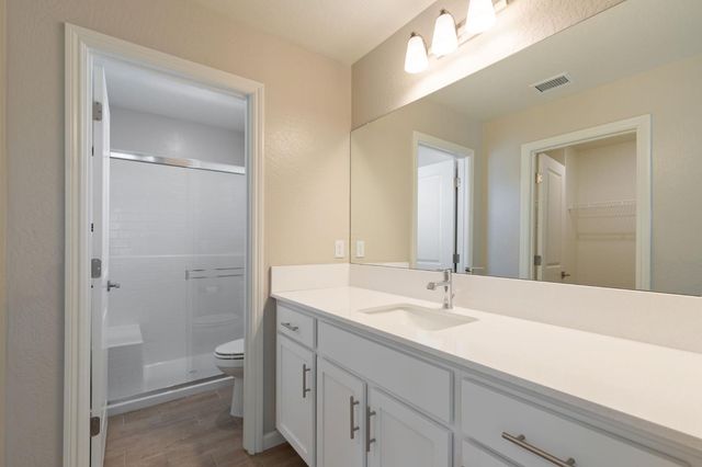 1109 Royalty Way W, Madera, CA 93636