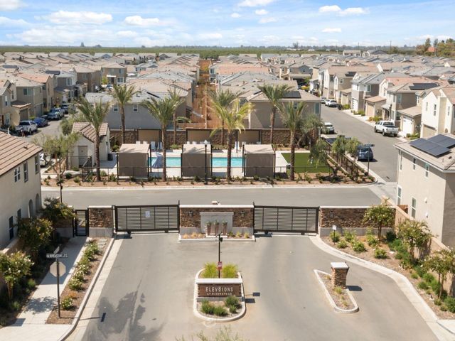 1109 Royalty Way W, Madera, CA 93636