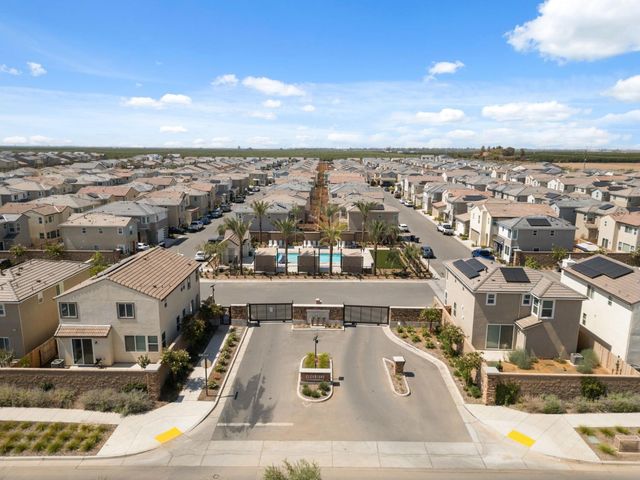 1109 Royalty Way W, Madera, CA 93636