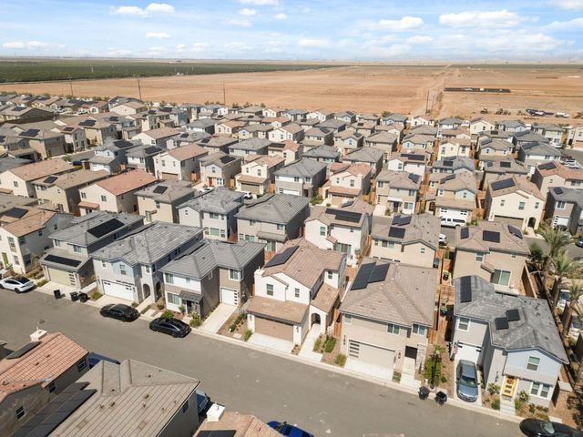 1109 Royalty Way W, Madera, CA 93636