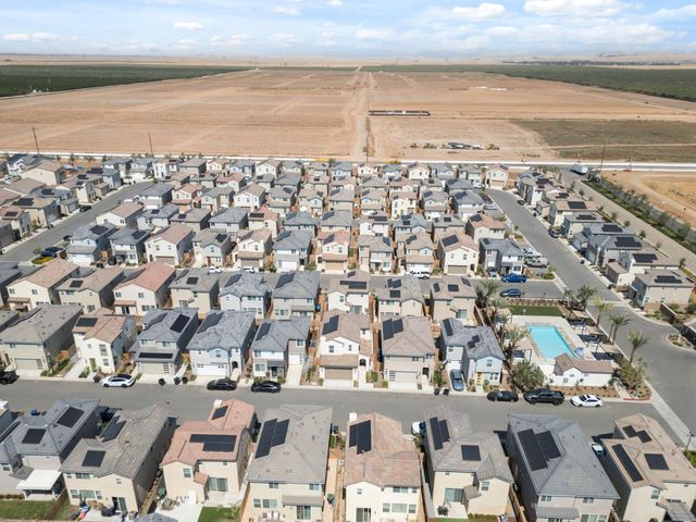 1109 Royalty Way W, Madera, CA 93636