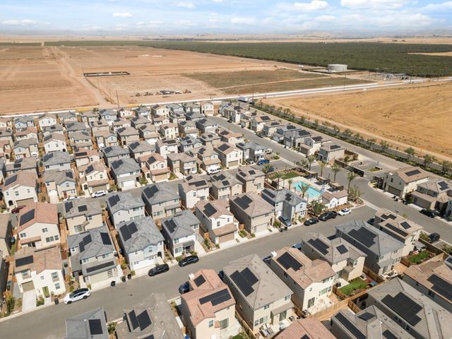 1109 Royalty Way W, Madera, CA 93636