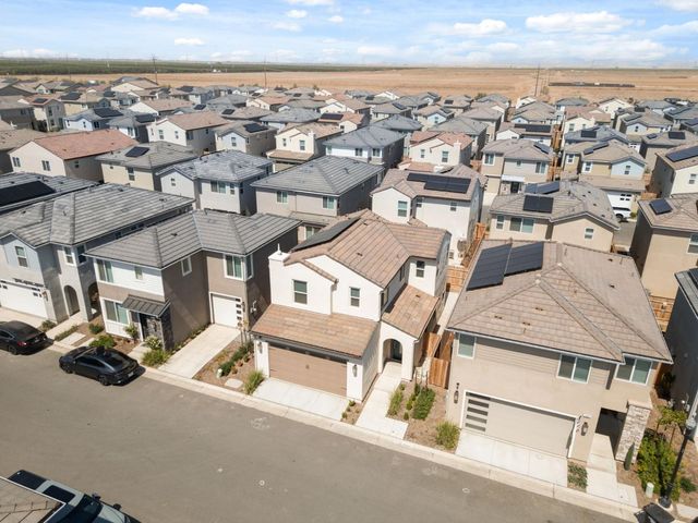 1109 Royalty Way W, Madera, CA 93636