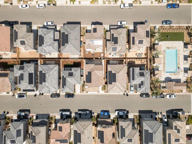 1109 Royalty Way W, Madera, CA 93636