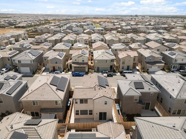 1109 Royalty Way W, Madera, CA 93636