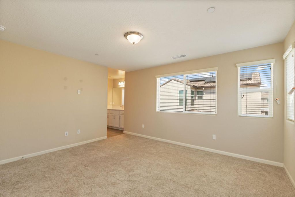 Image 22 of property listing at 1109 Royalty Way W, Madera, CA 93636