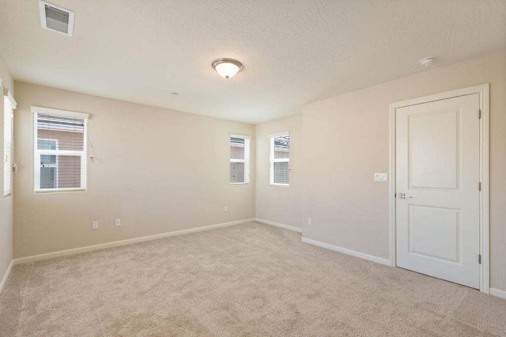 Image 23 of property listing at 1109 Royalty Way W, Madera, CA 93636