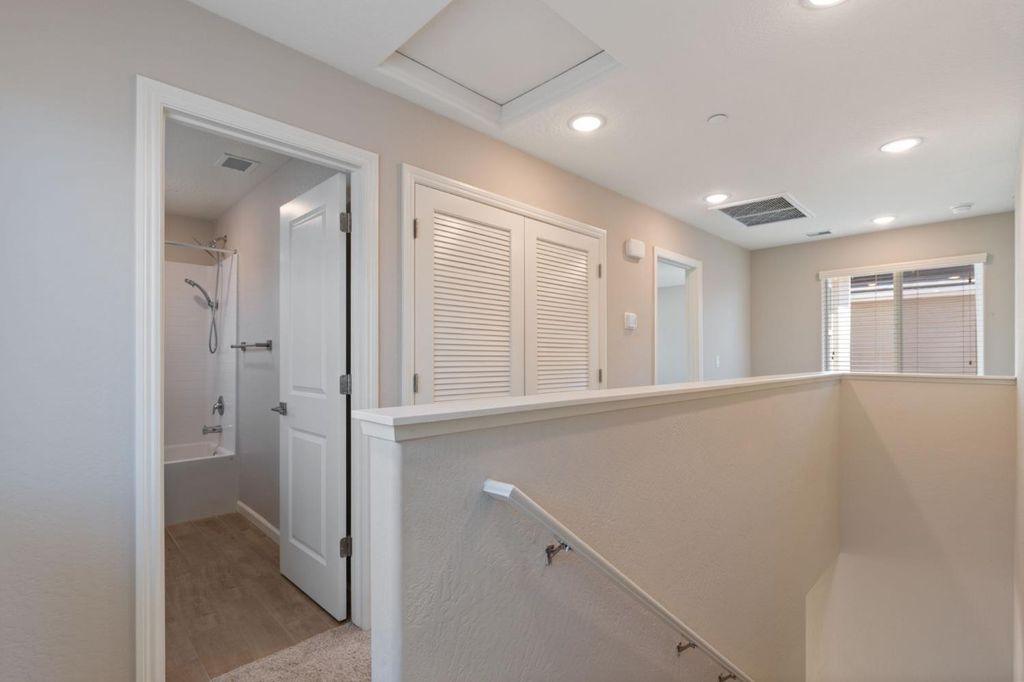 Image 27 of property listing at 1109 Royalty Way W, Madera, CA 93636