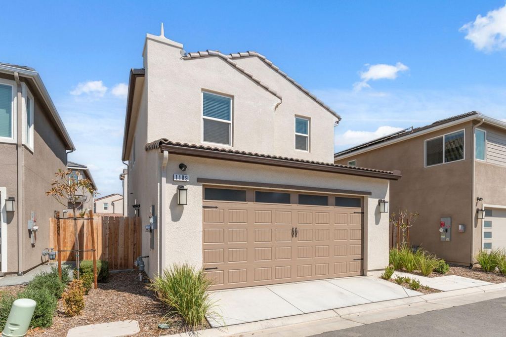 Image 3 of property listing at 1109 Royalty Way W, Madera, CA 93636