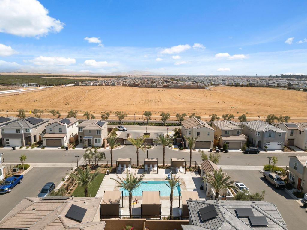 Image 31 of property listing at 1109 Royalty Way W, Madera, CA 93636