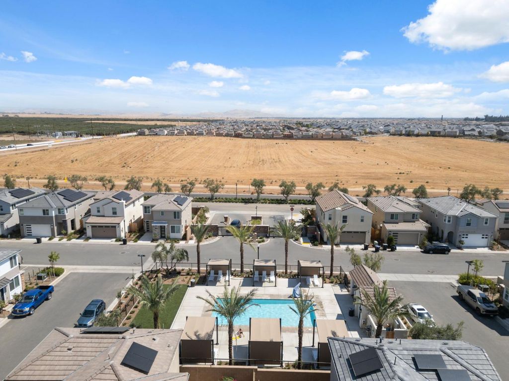 Image 32 of property listing at 1109 Royalty Way W, Madera, CA 93636