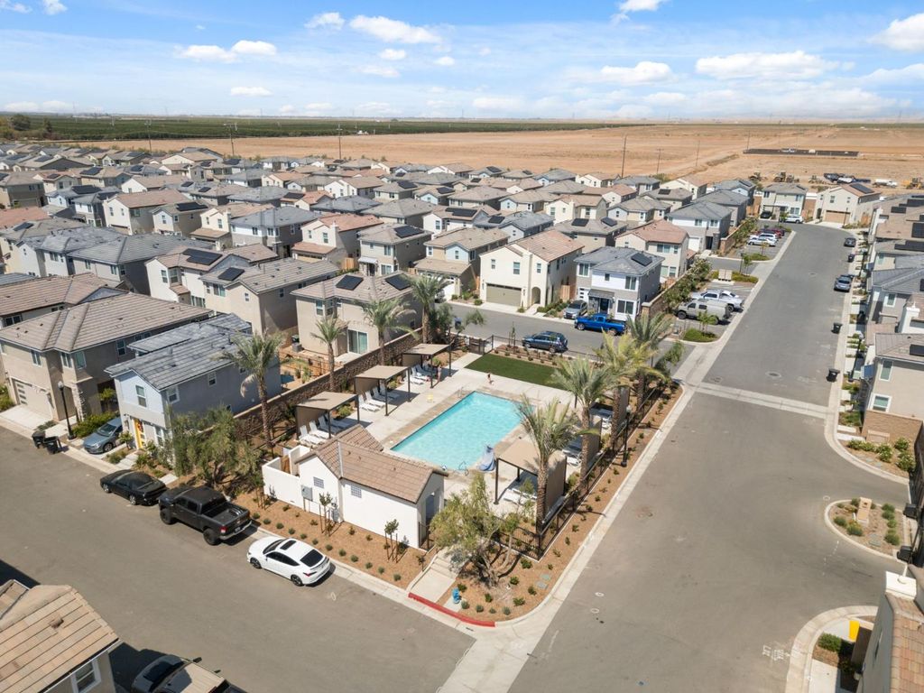 Image 36 of property listing at 1109 Royalty Way W, Madera, CA 93636