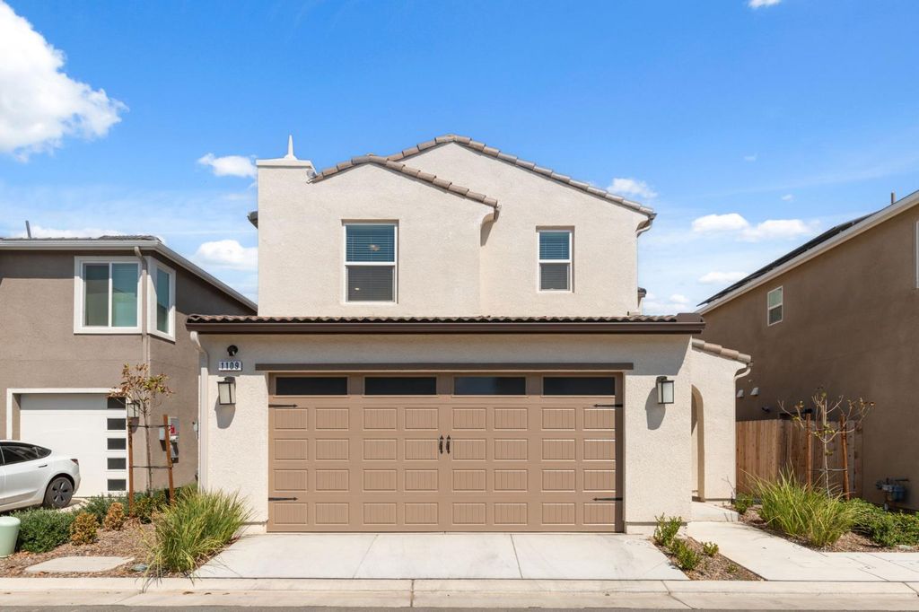 Image 4 of property listing at 1109 Royalty Way W, Madera, CA 93636