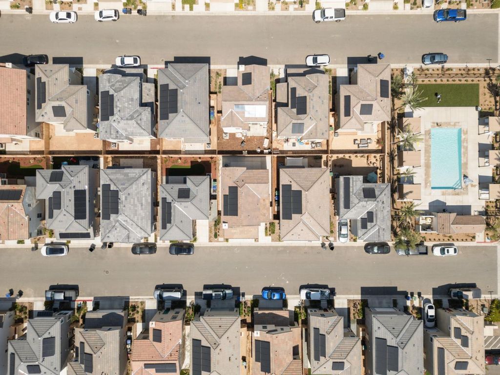 Image 44 of property listing at 1109 Royalty Way W, Madera, CA 93636