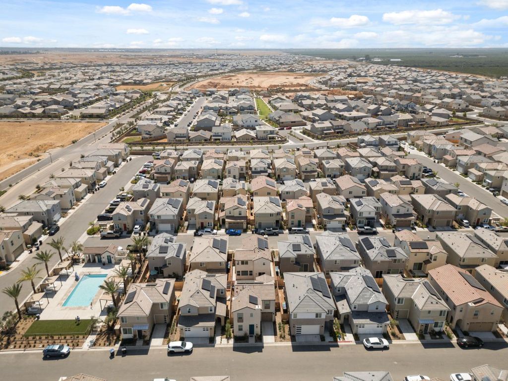 Image 45 of property listing at 1109 Royalty Way W, Madera, CA 93636